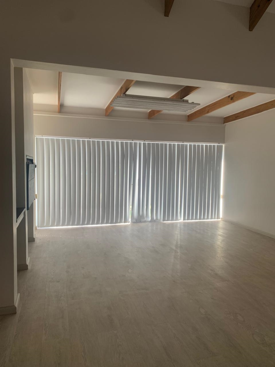 To Let 3 Bedroom Property for Rent in Middedorp Western Cape